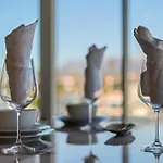 One Lux Stay Hollywood View La Suites