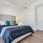 One Lux Stay Hollywood View La Suites