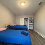 The Blue Hostel Near Usc, Dtla