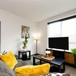 Lovely 3Br Apt With Balcony And Rooftop Pool Plus Views
