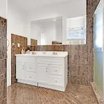 Luxury 3 Bed 3 Bath Home With View 5 Mins To Rodeo Drive Prime Location Wifi Parking Private Balcony