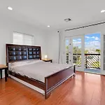 Luxury 3 Bed 3 Bath Home With View 5 Mins To Rodeo Drive Prime Location Wifi Parking Private Balcony