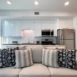 Suite Downtown Pool And Gym Access