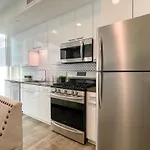 Suite Downtown Pool And Gym Access