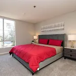 Snazzy 2Bed Apt Rooftop Pool With Hollywood Sign View