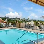 Snazzy 2Bd Apartment Rooftop Pool & Iconic Hollywood Sign Views
