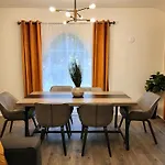 Perfectly Located Pico Robertson Ground Floor 3 Bedroom Apartment Walk To Restaurants Wifi Tv Game Console Parking 5 Minutes To Rodeo Drive