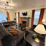 Perfectly Located Pico Robertson Ground Floor 3 Bedroom Apartment Walk To Restaurants Wifi Tv Game Console Parking 5 Minutes To Rodeo Drive