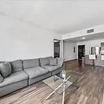 Hollywood Condo - Steps To Universal, Good For 6 Guests