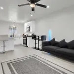 1 Bd 1Ba Home In Mid-City With Yard, Fire Pit & Grill