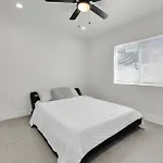 1 Bd 1Ba Home In Mid-City With Yard, Fire Pit & Grill