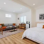 Cute Guest Studio Near Universal Studios Sleeps 4