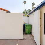 Cute Guest Studio Near Universal Studios Sleeps 4