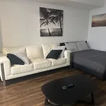 Stylish Hollywood Apartment