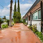 Private Pool And Patio Luxe Encino Family Getaway