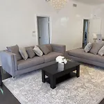 5 Bedroom House In Beverly Hills