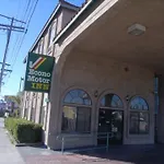 Econo Motor Inn