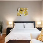Modern Studio In Santa Monica