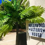Beverly Hills Private Bungalow