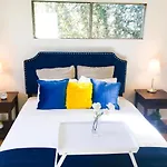 Apartment In West Hollywood