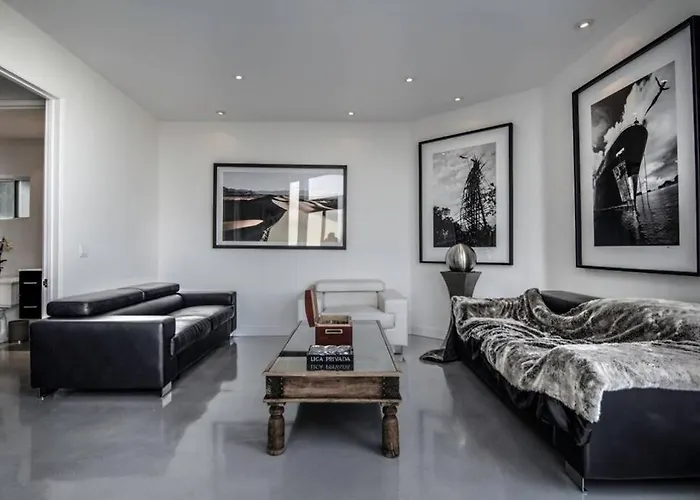 Hollywood Hills Modern Sanctuary-Jaw Dropping View