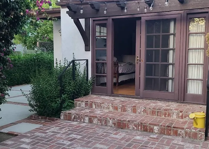 House, Walking Distance From Universal Studios