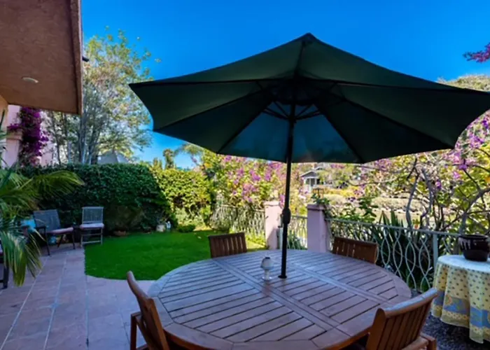 Villa 3 Bedrooms On Venice Beach Canal.