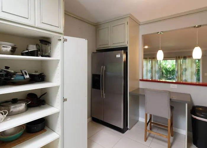 Woodland Hills Charmer