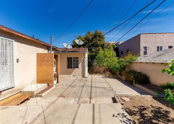 3 Bedroom Mid-Wilshire Charmer Near Downtown