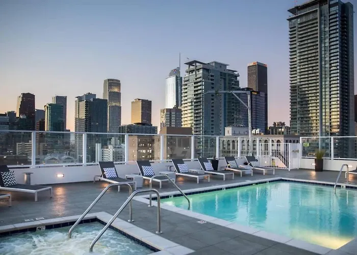 2 Bedroom Condo With Pool And Downtown La View