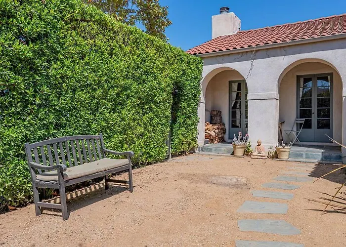 Secluded 4Br Spanish Oasis In The Heart Of La