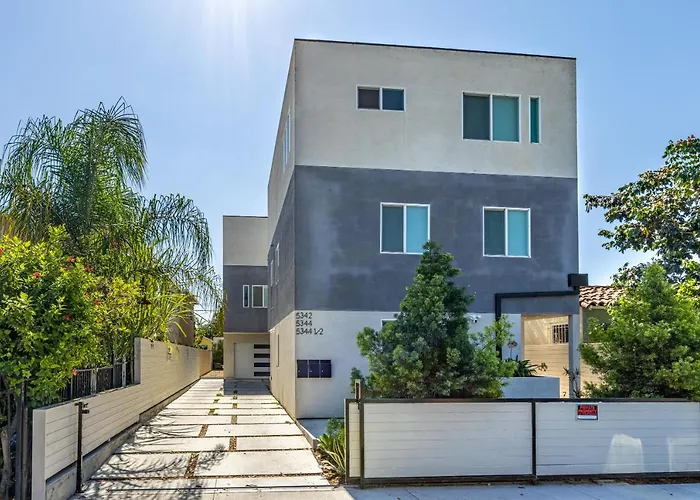 Spacious Family Home In Central Los Angeles