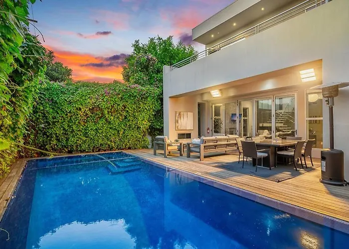 Beverly Grove Villa D