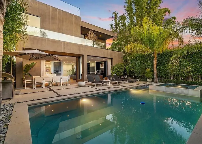 Luxury Gardner Villa 5Bdr !!!