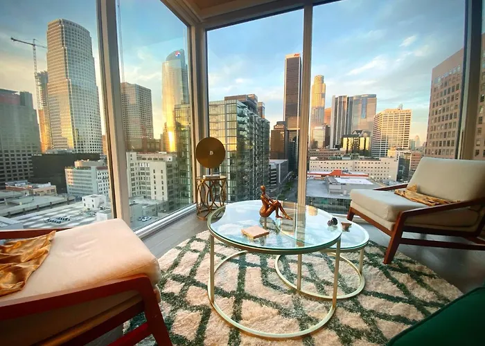Sky Home 2B-2B High Rise Apartment, Downtown Los Angeles