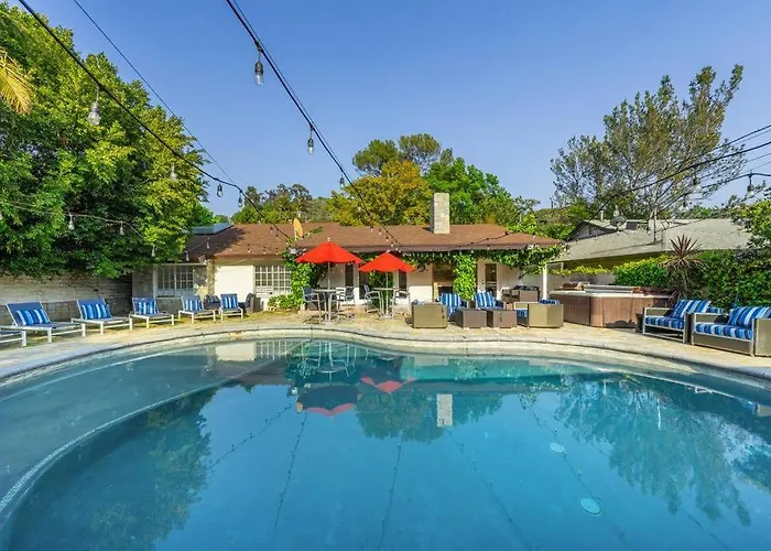 Beverly Hills Home With 2 Guest Houses And Swimming Pool