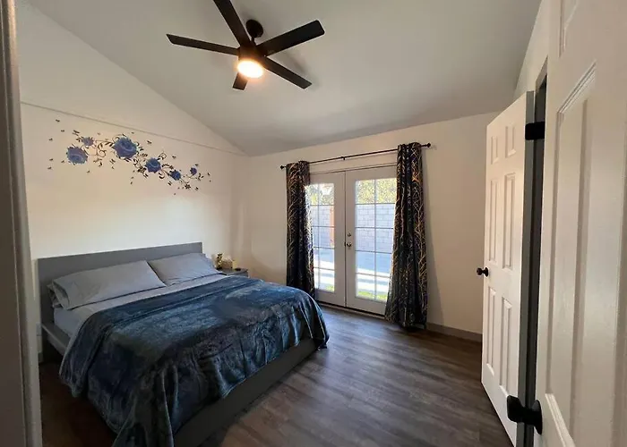 Private 1-Bedroom Guesthouse In Woodland Hills