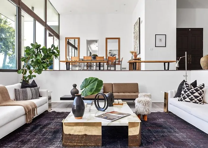 Mid Century Modern Villa In Trousdale With Tennis