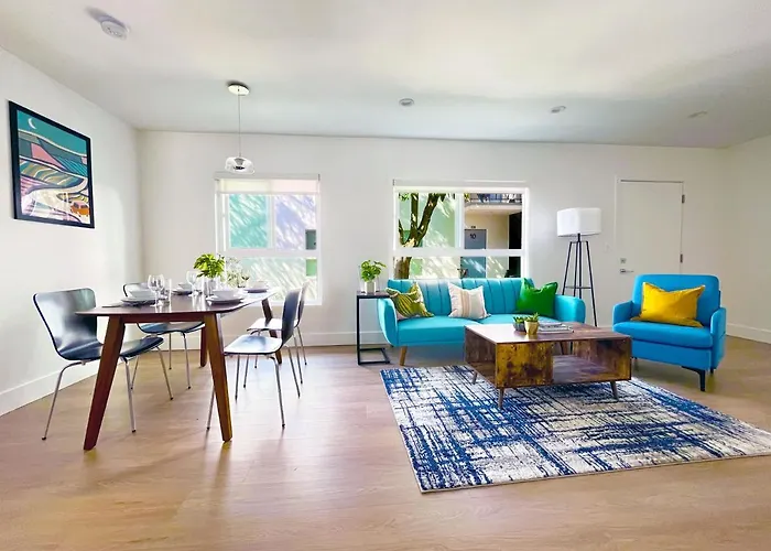 Hollywood/Thai Town Courtyard Apartment