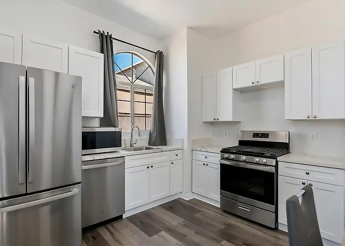 Private 1Bedroom For Rent In A 3Bedroom 2Bath Unit To Share With Roommate