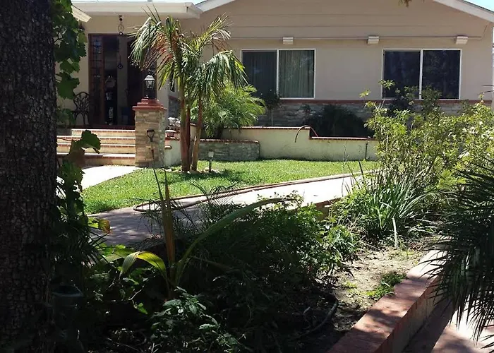 Garden View Guest Unit Single Bed ,Kitchennate Insuit Full Bathroom
