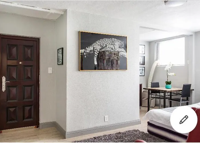Beautiful Apartment In The Heart Of Koreatown!