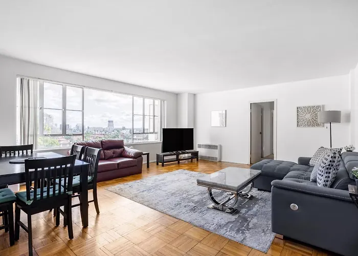 Spacious 2 Bedroom 2 Bathroom Unit Great Location
