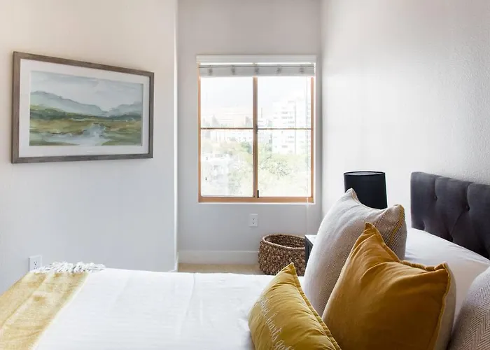 Super Quiet Apartment In Full Service Bldg Near Ucla