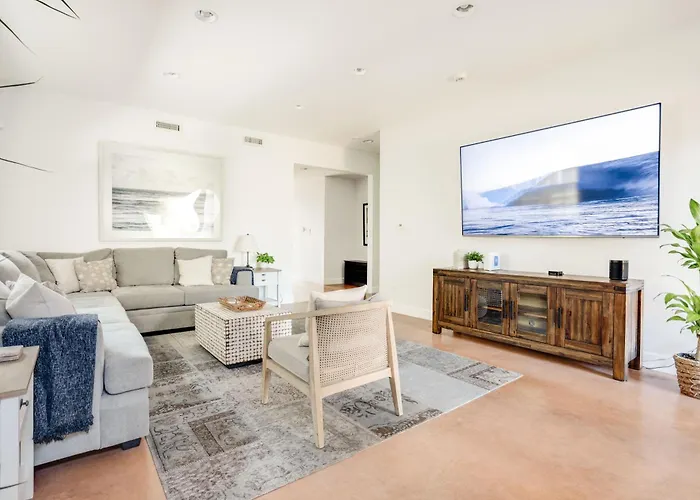 Fabulous For Families & Business 5/3 + 1/1 Studio