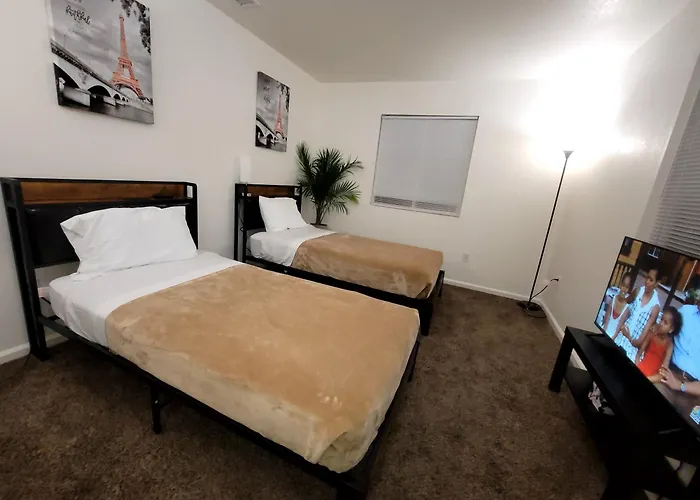 4 Bedrooms & 2.5 Bathrooms In La