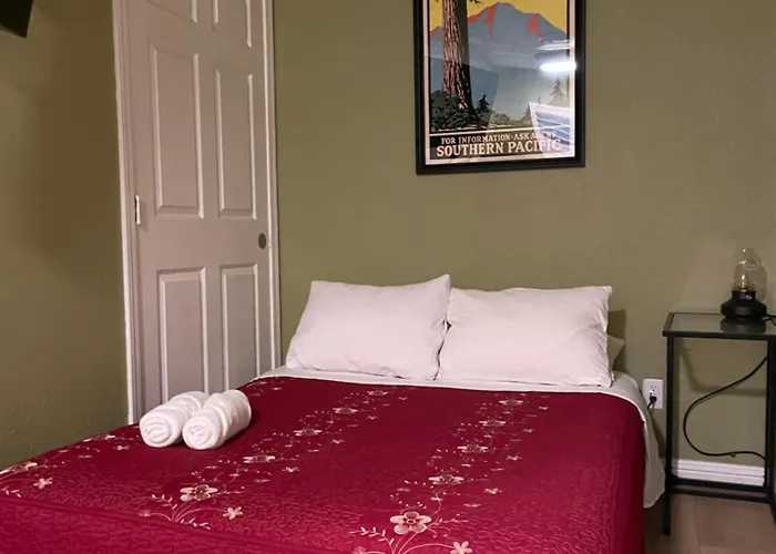 Private Room In Los Angeles With Ac, Strong Wifi, Smart Tv, Work Desk Near Sofi Stadium