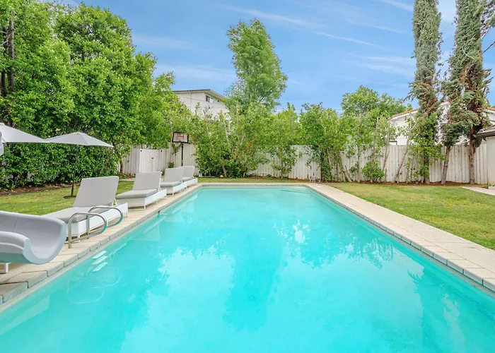 Exquisite Oasis Near Universal Studios With Large Pool