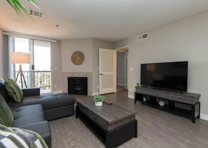 Hollywood 1Bed Apt W Rooftop Pool & Panoramic View