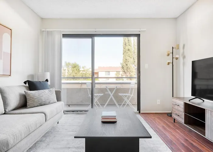 N Hollywood 2Br W Gym Pool Nr Tj Shops Lax-632